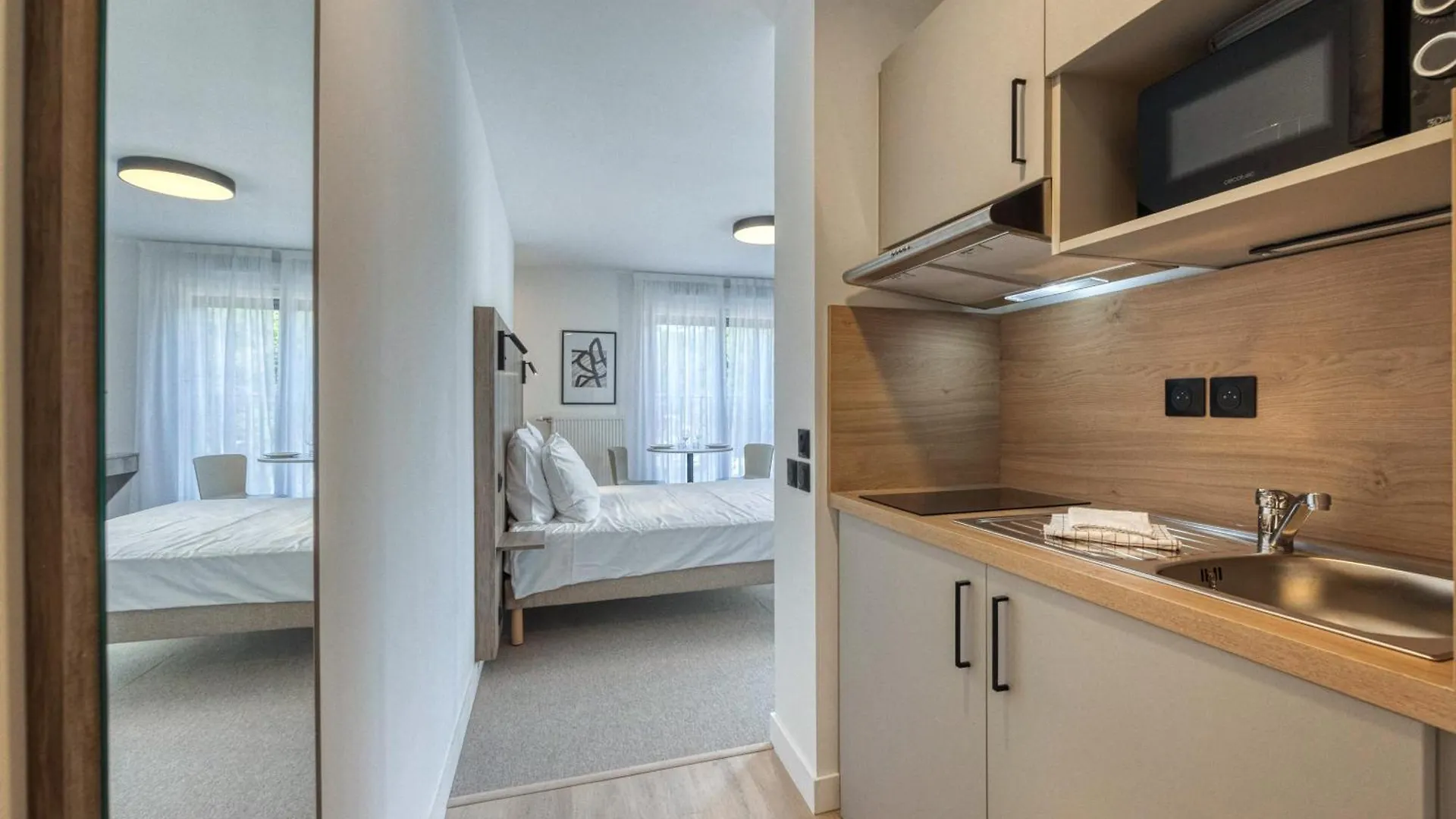 *** アパートホテル Kosy Appart'Hotels - Residence Du Lac エクスレバン フランス