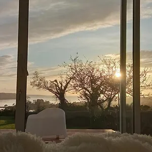 Avec Terrasse Privative Et Vue Hanvec